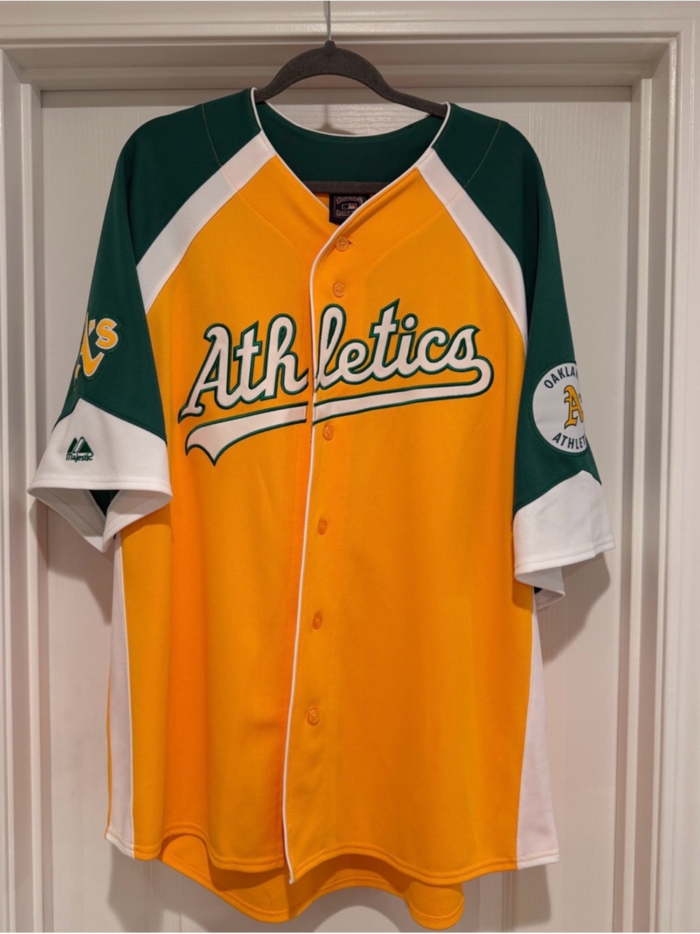 Cooperstown
Collection Majestic Athletics Button-Front Jersey Size XL